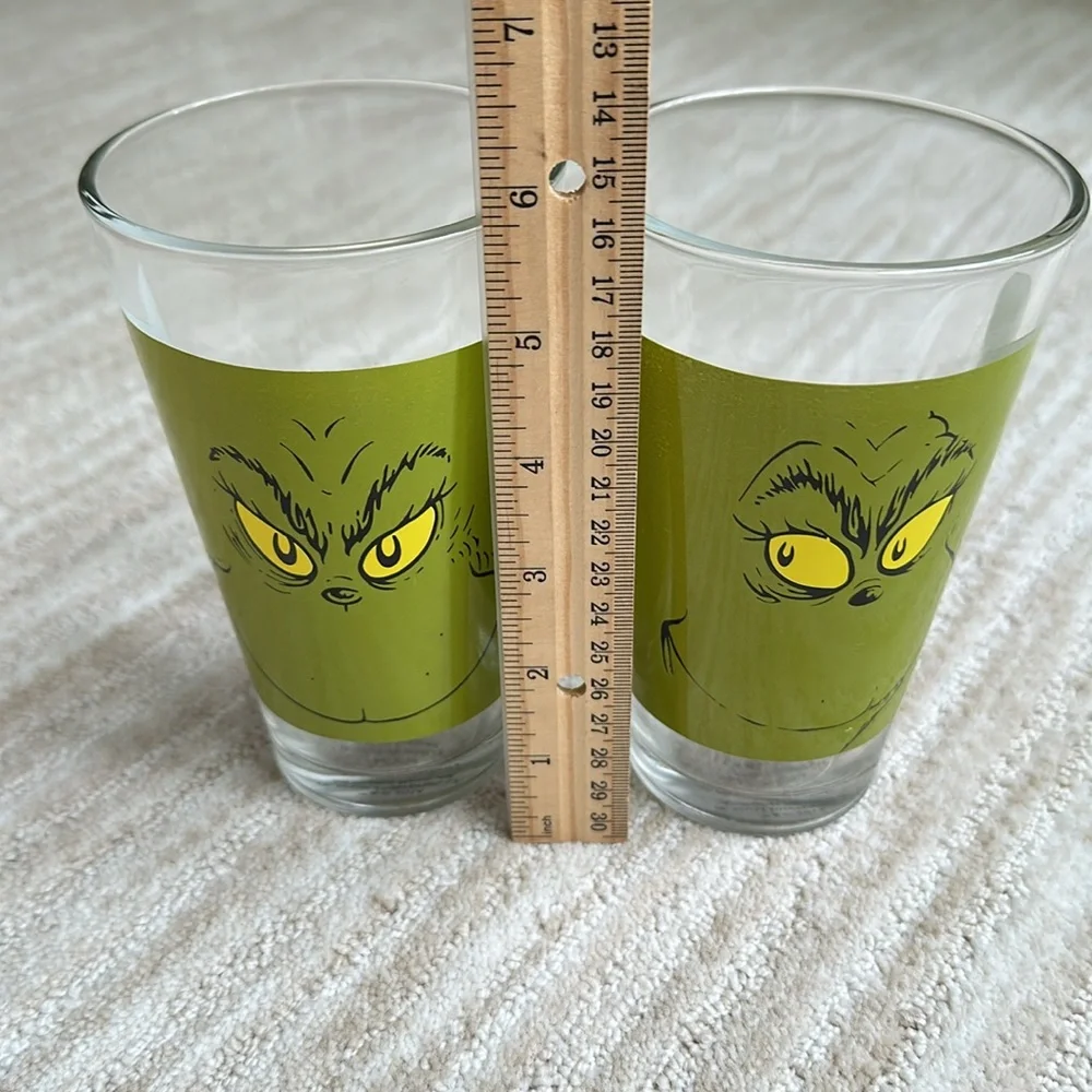 NIB The Grinch Smiles Glass Tumblers Dr. Seuss Vandor 16 Oz Drinking Item #54644
